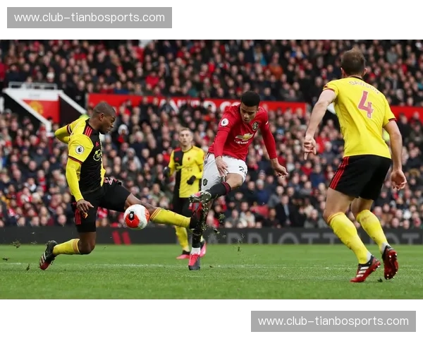 梦剧场的红与埃伍德园的白:曼联vs布莱克本,那段被时光酿醇的英超恩仇录